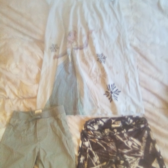 ASSORTED LOT OF NEW BOYS/GIRLS CLOTHING - Picture 2 of 5